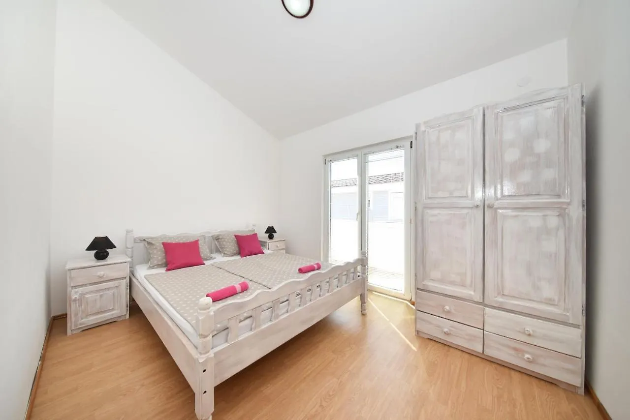 Apartments Krepo Vir 0*,